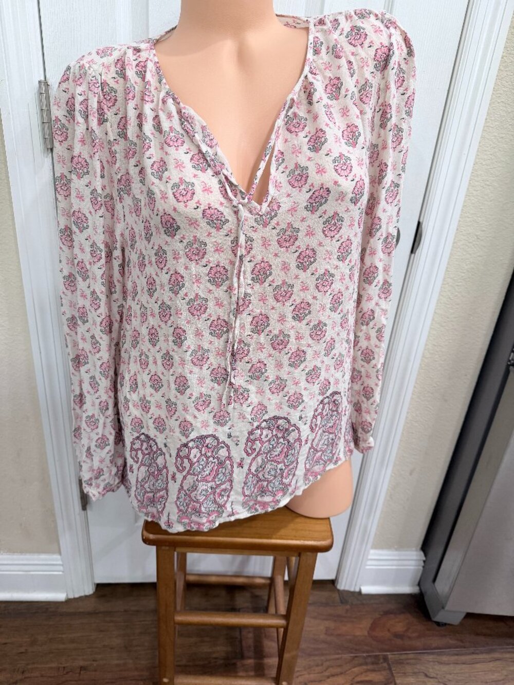 Lucky Brand Boho Gauze Blouse Large Pink Ivory Paisley Print 100% Viscose